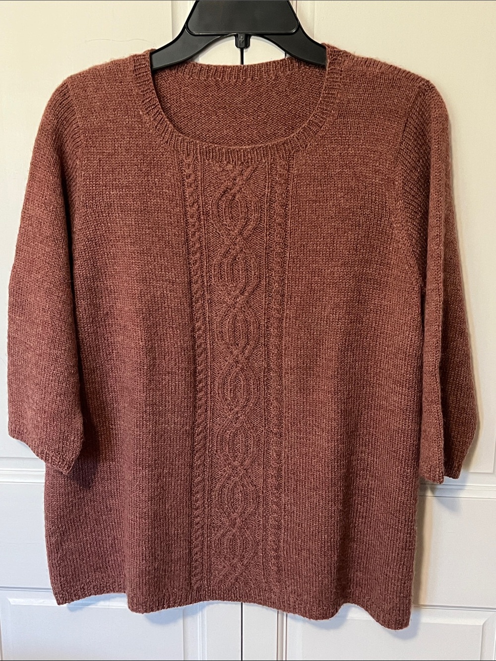 Luxury pullover sweater, fine gauge, cable front. Drapey. Womens L / XL